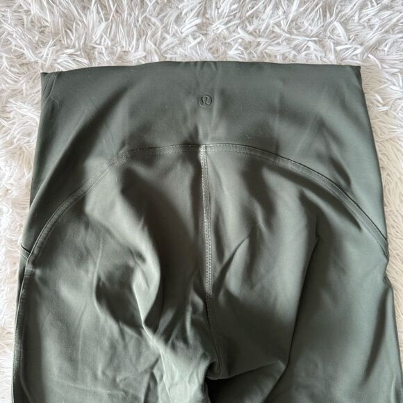 Lululemon Matching Set with Top and Leggings in Smoked Spruce Green Size 8 - Picture 8 of 9